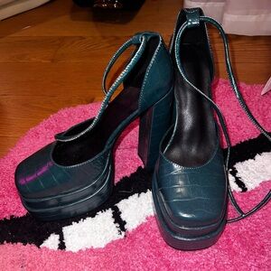 Platform Green Heels size 8.5